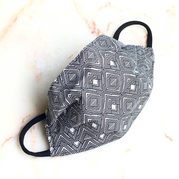 ADULT CLOTH FACE MASK_BLACK/WHITE GEOMETRIC - Picture 3 of 10
